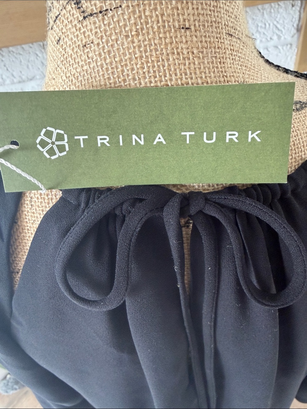 Trina Turk Lyra Black Long-Sleeve Keyhole Shift Dress - Picture 4 of 8